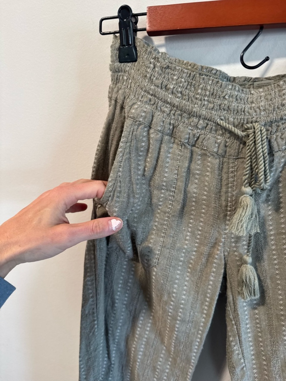 Roxy Light Green Drawstring Flowy Pants - Picture 4 of 9